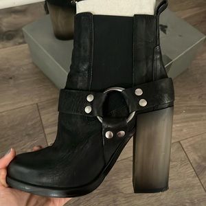 Worn 2 times totalquality is top as all leather boots form this brand